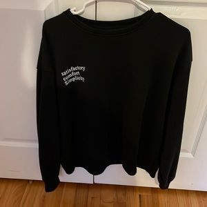 Black crewneck size medium
